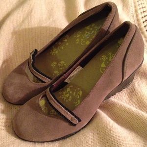 EUC Merrell Mary Janes Petunia Grey Size 8